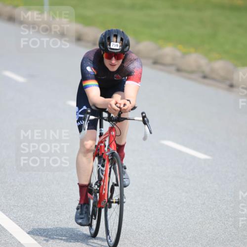 15.06.2025 - 27. Vierlanden-Triathlon H.Heesch http://msf.ph/oto/7985692 15.06.2025 11:31:36 Radfahren 652, 682, 759, 838, 956, 957 meine-sportfotos.de