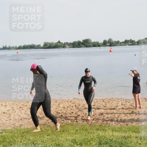 21.06.2025 - 27. Vierlanden-Triathlon MichiJ http://msf.ph/oto/7985723 15.06.2026 09:10:26 Schwimmen 213, 218, 250 meine-sportfotos.de