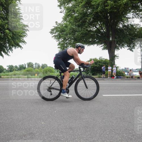 15.06.2025 - 7 Türme Triathlon Yannick Fuchs http://msf.ph/oto/7985727 15.06.2025 11:35:47 Radfahren 295, 297 meine-sportfotos.de