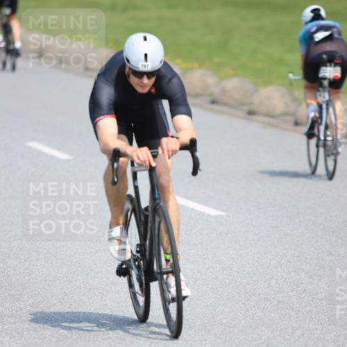 15.06.2025 - 27. Vierlanden-Triathlon H.Heesch http://msf.ph/oto/7985729 15.06.2025 11:31:56 Radfahren 113, 761, 898, 913, 959 meine-sportfotos.de