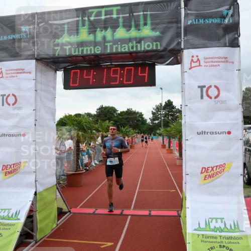 15.06.2025 - 7 Türme Triathlon Michael Strokosch http://msf.ph/oto/7985738 15.06.2025 14:19:03 Ziel 604, 677 meine-sportfotos.de