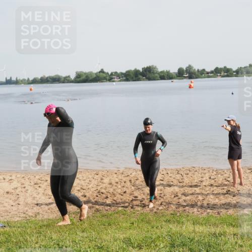 21.06.2025 - 27. Vierlanden-Triathlon MichiJ http://msf.ph/oto/7985740 15.06.2026 09:10:26 Schwimmen 213, 218, 250 meine-sportfotos.de