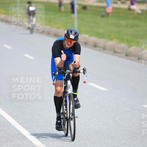 15.06.2025 - 27. Vierlanden-Triathlon H.Heesch http://msf.ph/oto/7985747 15.06.2025 11:32:04 Radfahren 144, 892, 959 meine-sportfotos.de