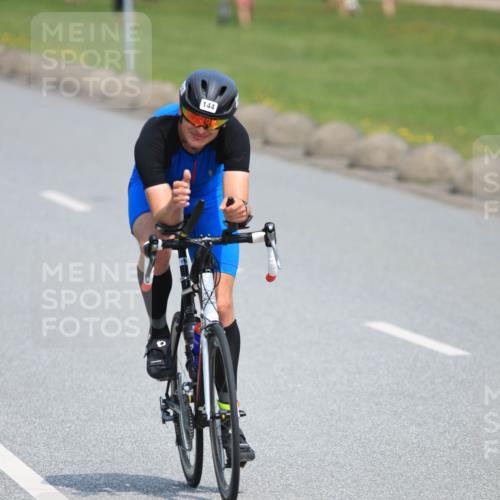 15.06.2025 - 27. Vierlanden-Triathlon H.Heesch http://msf.ph/oto/7985750 15.06.2025 11:32:04 Radfahren 144, 892, 959 meine-sportfotos.de