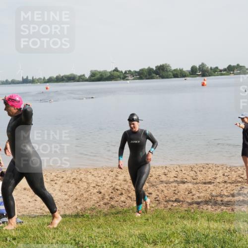 21.06.2025 - 27. Vierlanden-Triathlon MichiJ http://msf.ph/oto/7985789 15.06.2026 09:10:26 Schwimmen 213, 218, 250 meine-sportfotos.de