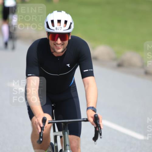 15.06.2025 - 27. Vierlanden-Triathlon H.Heesch http://msf.ph/oto/7985799 15.06.2025 11:32:31 Radfahren 677, 716 meine-sportfotos.de