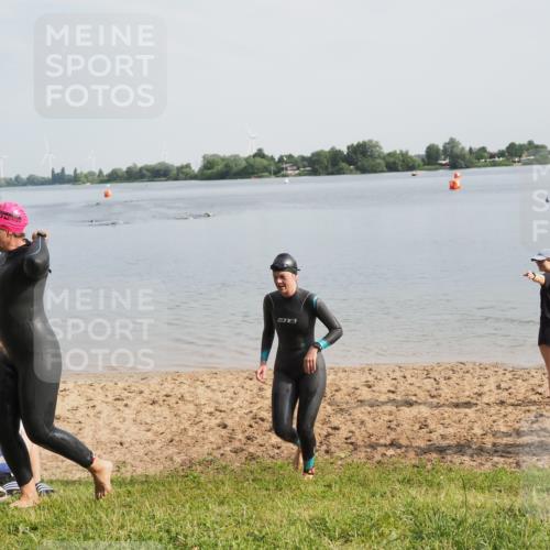 21.06.2025 - 27. Vierlanden-Triathlon MichiJ http://msf.ph/oto/7985806 15.06.2026 09:10:27 Schwimmen 213, 218, 250 meine-sportfotos.de