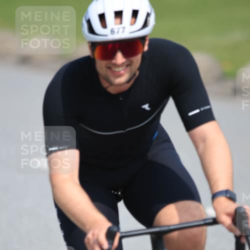 15.06.2025 - 27. Vierlanden-Triathlon H.Heesch http://msf.ph/oto/7985813 15.06.2025 11:32:32 Radfahren 677, 716 meine-sportfotos.de