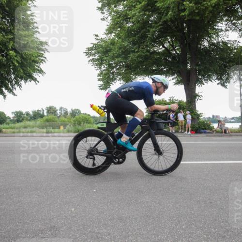 15.06.2025 - 7 Türme Triathlon Yannick Fuchs http://msf.ph/oto/7985816 15.06.2025 11:39:45 Radfahren 246, 285, 333 meine-sportfotos.de