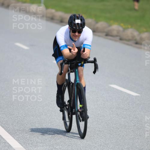 15.06.2025 - 27. Vierlanden-Triathlon H.Heesch http://msf.ph/oto/7985832 15.06.2025 11:32:39 Radfahren 716 meine-sportfotos.de