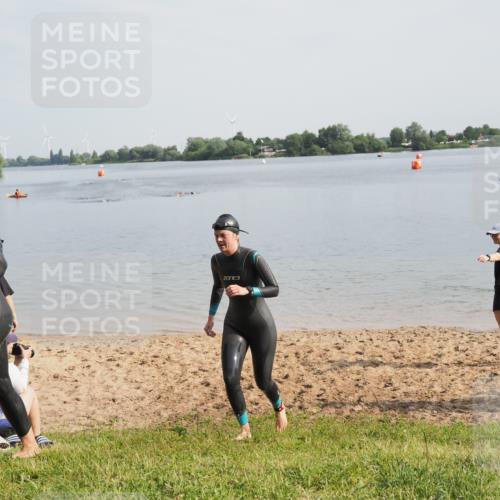 21.06.2025 - 27. Vierlanden-Triathlon MichiJ http://msf.ph/oto/7985839 15.06.2026 09:10:27 Schwimmen 213, 218, 250 meine-sportfotos.de