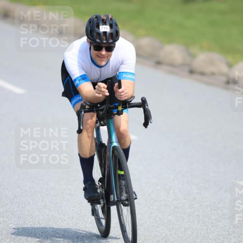 15.06.2025 - 27. Vierlanden-Triathlon H.Heesch http://msf.ph/oto/7985851 15.06.2025 11:32:39 Radfahren 716 meine-sportfotos.de