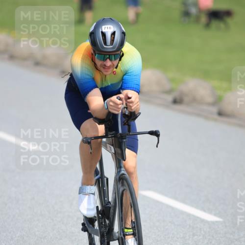 15.06.2025 - 27. Vierlanden-Triathlon H.Heesch http://msf.ph/oto/7985910 15.06.2025 11:32:49 Radfahren 718, 744, 771 meine-sportfotos.de