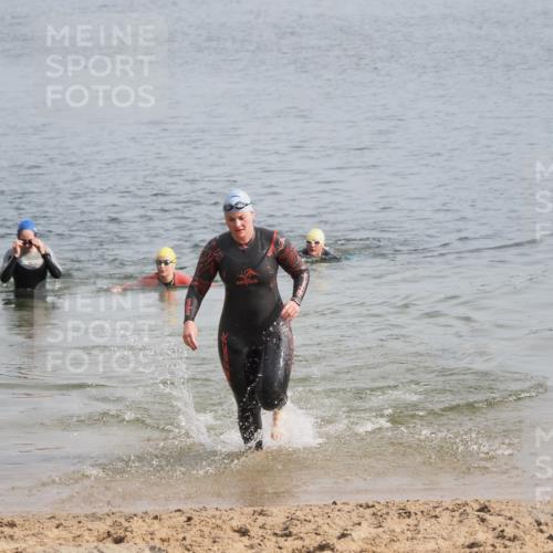 21.06.2025 - 27. Vierlanden-Triathlon MichiJ http://msf.ph/oto/7985926 15.06.2026 09:11:49 Schwimmen 245 meine-sportfotos.de