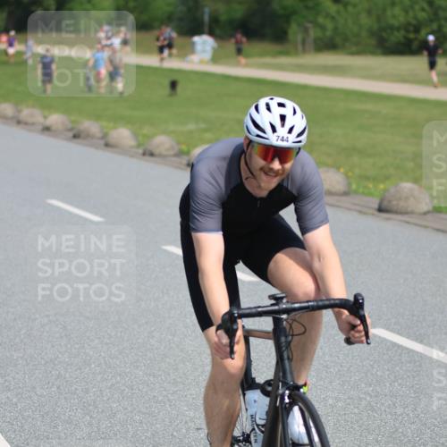 15.06.2025 - 27. Vierlanden-Triathlon H.Heesch http://msf.ph/oto/7985931 15.06.2025 11:32:56 Radfahren 650, 744, 771 meine-sportfotos.de