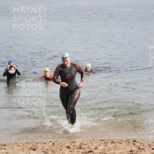 21.06.2025 - 27. Vierlanden-Triathlon MichiJ http://msf.ph/oto/7985942 15.06.2026 09:11:49 Schwimmen 245 meine-sportfotos.de