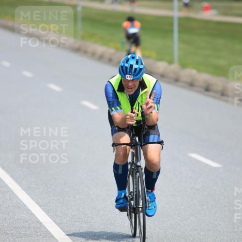 15.06.2025 - 27. Vierlanden-Triathlon H.Heesch http://msf.ph/oto/7985950 15.06.2025 11:33:05 Radfahren 173, 755, 757, 950 meine-sportfotos.de
