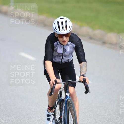 15.06.2025 - 27. Vierlanden-Triathlon H.Heesch http://msf.ph/oto/7985988 15.06.2025 11:33:09 Radfahren 173, 755, 757, 914, 950 meine-sportfotos.de