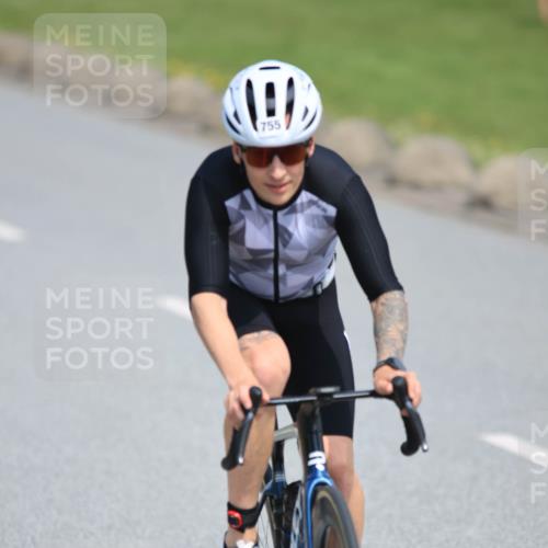 15.06.2025 - 27. Vierlanden-Triathlon H.Heesch http://msf.ph/oto/7986008 15.06.2025 11:33:09 Radfahren 173, 755, 757, 914, 950 meine-sportfotos.de
