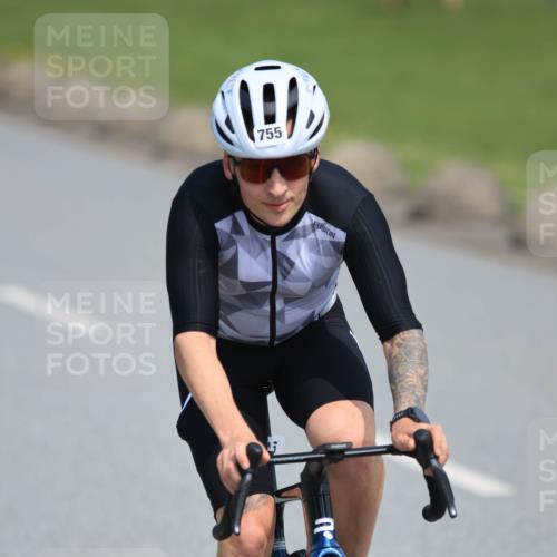 15.06.2025 - 27. Vierlanden-Triathlon H.Heesch http://msf.ph/oto/7986025 15.06.2025 11:33:09 Radfahren 173, 755, 757, 914, 950 meine-sportfotos.de