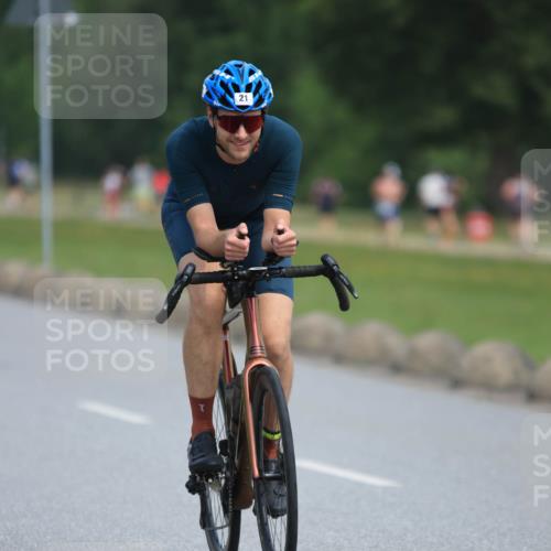 15.06.2025 - 27. Vierlanden-Triathlon H.Heesch http://msf.ph/oto/7986026 15.06.2025 11:06:46 Radfahren 21, 214, 226, 227, 593, 691 meine-sportfotos.de