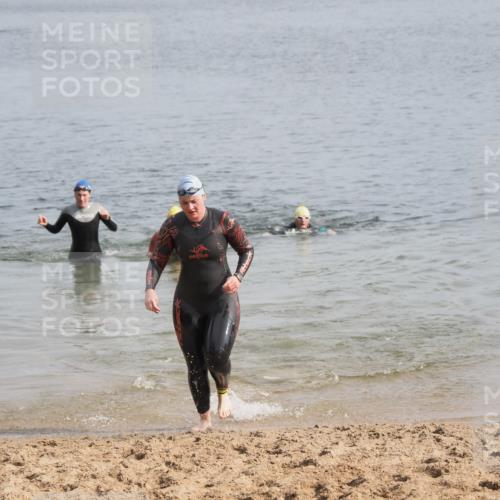 21.06.2025 - 27. Vierlanden-Triathlon MichiJ http://msf.ph/oto/7986027 15.06.2026 09:11:49 Schwimmen 245 meine-sportfotos.de