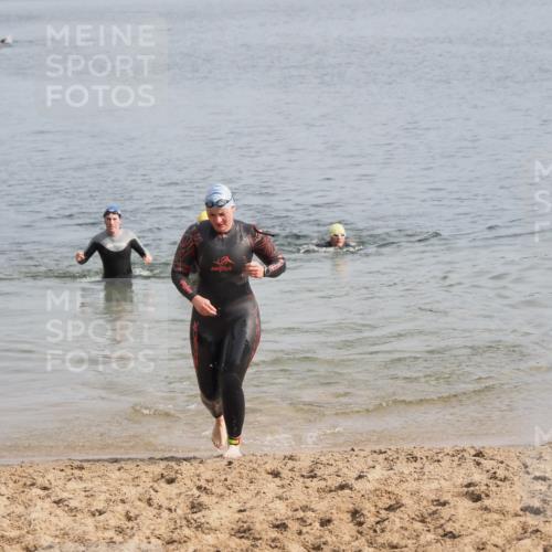21.06.2025 - 27. Vierlanden-Triathlon MichiJ http://msf.ph/oto/7986061 15.06.2026 09:11:50 Schwimmen 245 meine-sportfotos.de