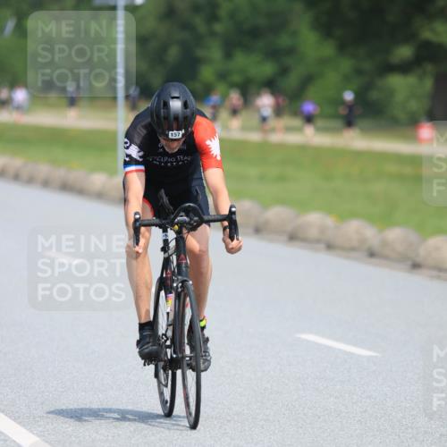 15.06.2025 - 27. Vierlanden-Triathlon H.Heesch http://msf.ph/oto/7986101 15.06.2025 11:33:27 Radfahren 157, 732 meine-sportfotos.de