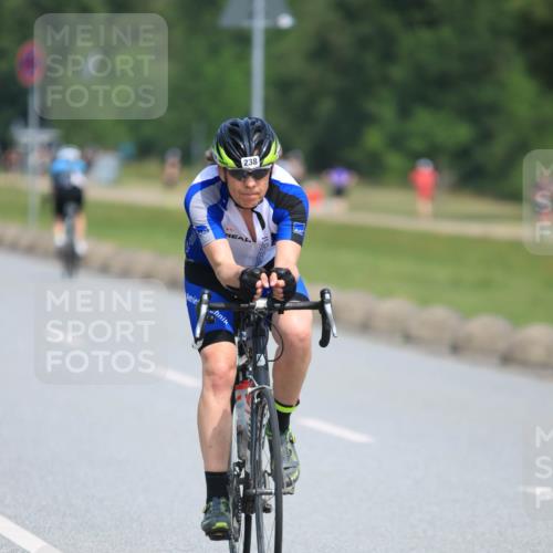 15.06.2025 - 27. Vierlanden-Triathlon H.Heesch http://msf.ph/oto/7986167 15.06.2025 11:33:46 Radfahren 238, 661, 692 meine-sportfotos.de