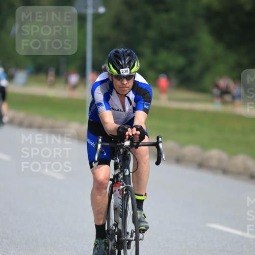 15.06.2025 - 27. Vierlanden-Triathlon H.Heesch http://msf.ph/oto/7986173 15.06.2025 11:33:47 Radfahren 238, 241, 661, 692 meine-sportfotos.de