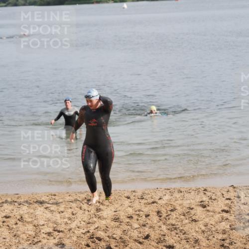 21.06.2025 - 27. Vierlanden-Triathlon MichiJ http://msf.ph/oto/7986177 15.06.2026 09:11:51 Schwimmen 229, 245 meine-sportfotos.de
