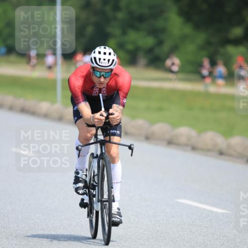 15.06.2025 - 27. Vierlanden-Triathlon H.Heesch http://msf.ph/oto/7986182 15.06.2025 11:33:49 Radfahren 238, 241, 661, 692 meine-sportfotos.de