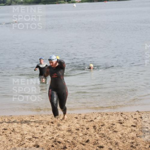 21.06.2025 - 27. Vierlanden-Triathlon MichiJ http://msf.ph/oto/7986188 15.06.2026 09:11:51 Schwimmen 229, 245 meine-sportfotos.de
