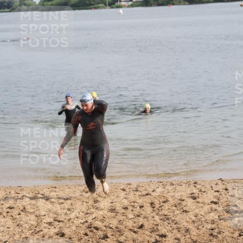 21.06.2025 - 27. Vierlanden-Triathlon MichiJ http://msf.ph/oto/7986200 15.06.2026 09:11:51 Schwimmen 229, 245 meine-sportfotos.de