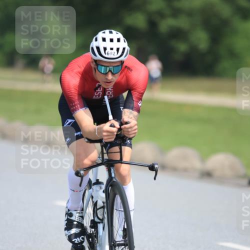 15.06.2025 - 27. Vierlanden-Triathlon H.Heesch http://msf.ph/oto/7986221 15.06.2025 11:33:50 Radfahren 238, 241, 661, 692 meine-sportfotos.de