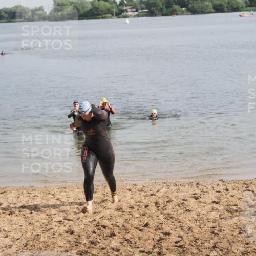 21.06.2025 - 27. Vierlanden-Triathlon MichiJ http://msf.ph/oto/7986230 15.06.2026 09:11:51 Schwimmen 229, 245 meine-sportfotos.de