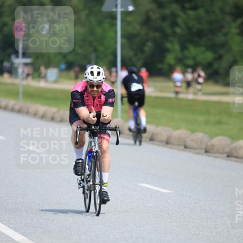 15.06.2025 - 27. Vierlanden-Triathlon H.Heesch http://msf.ph/oto/7986232 15.06.2025 11:33:54 Radfahren 221, 241, 692 meine-sportfotos.de