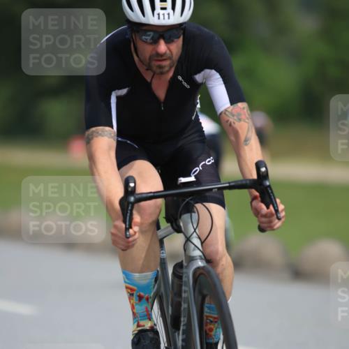 15.06.2025 - 27. Vierlanden-Triathlon H.Heesch http://msf.ph/oto/7986239 15.06.2025 11:08:05 Radfahren 111, 200 meine-sportfotos.de