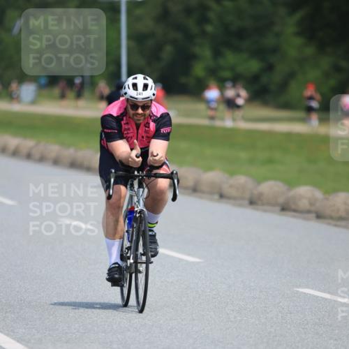 15.06.2025 - 27. Vierlanden-Triathlon H.Heesch http://msf.ph/oto/7986241 15.06.2025 11:33:54 Radfahren 221, 241, 692 meine-sportfotos.de