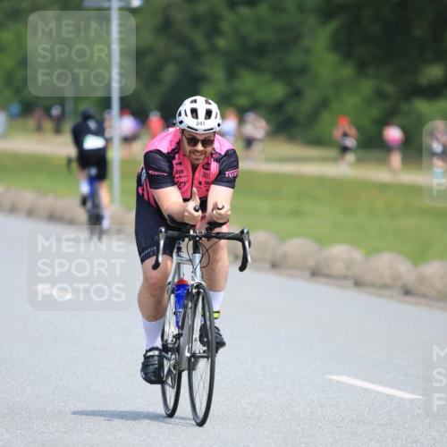 15.06.2025 - 27. Vierlanden-Triathlon H.Heesch http://msf.ph/oto/7986248 15.06.2025 11:33:54 Radfahren 221, 241, 692 meine-sportfotos.de