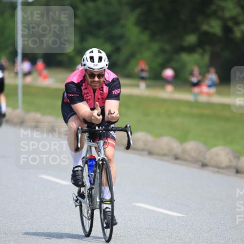 15.06.2025 - 27. Vierlanden-Triathlon H.Heesch http://msf.ph/oto/7986256 15.06.2025 11:33:55 Radfahren 221, 241 meine-sportfotos.de