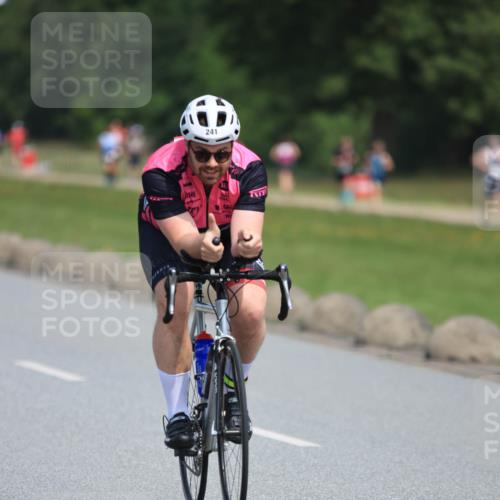 15.06.2025 - 27. Vierlanden-Triathlon H.Heesch http://msf.ph/oto/7986273 15.06.2025 11:33:55 Radfahren 221, 241 meine-sportfotos.de