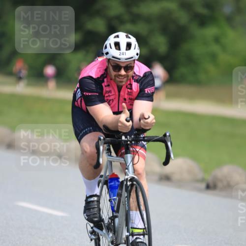 15.06.2025 - 27. Vierlanden-Triathlon H.Heesch http://msf.ph/oto/7986287 15.06.2025 11:33:55 Radfahren 221, 241 meine-sportfotos.de
