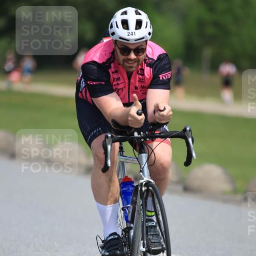 15.06.2025 - 27. Vierlanden-Triathlon H.Heesch http://msf.ph/oto/7986305 15.06.2025 11:33:55 Radfahren 221, 241 meine-sportfotos.de