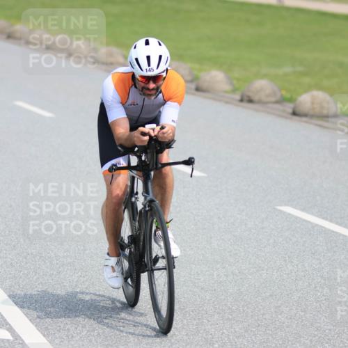 15.06.2025 - 27. Vierlanden-Triathlon H.Heesch http://msf.ph/oto/7986340 15.06.2025 11:10:28 Radfahren 145, 746, 867 meine-sportfotos.de