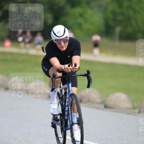 15.06.2025 - 27. Vierlanden-Triathlon H.Heesch http://msf.ph/oto/7986344 15.06.2025 11:34:00 Radfahren 221, 654 meine-sportfotos.de