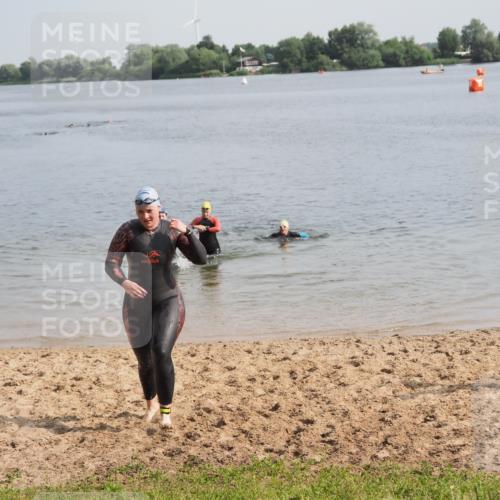 21.06.2025 - 27. Vierlanden-Triathlon MichiJ http://msf.ph/oto/7986351 15.06.2026 09:11:52 Schwimmen 229, 245 meine-sportfotos.de