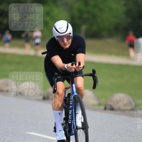15.06.2025 - 27. Vierlanden-Triathlon H.Heesch http://msf.ph/oto/7986355 15.06.2025 11:34:00 Radfahren 221, 654 meine-sportfotos.de