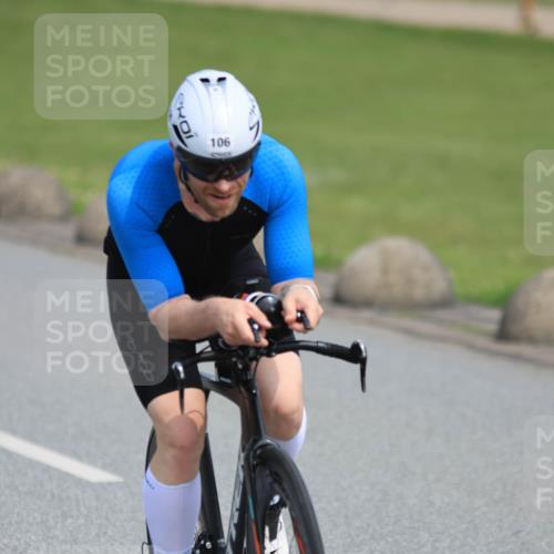 15.06.2025 - 27. Vierlanden-Triathlon H.Heesch http://msf.ph/oto/7986362 15.06.2025 11:11:12 Radfahren 77, 106, 714 meine-sportfotos.de