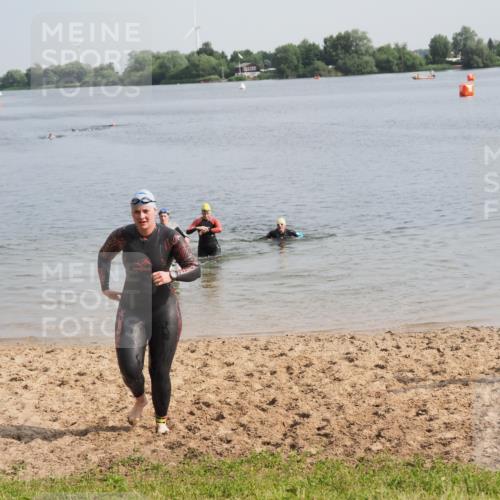 21.06.2025 - 27. Vierlanden-Triathlon MichiJ http://msf.ph/oto/7986381 15.06.2026 09:11:52 Schwimmen 229, 245 meine-sportfotos.de